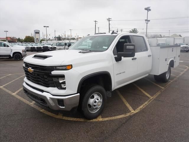 2024 Chevrolet Silverado 3500 Chassis Cab Work Truck's photo