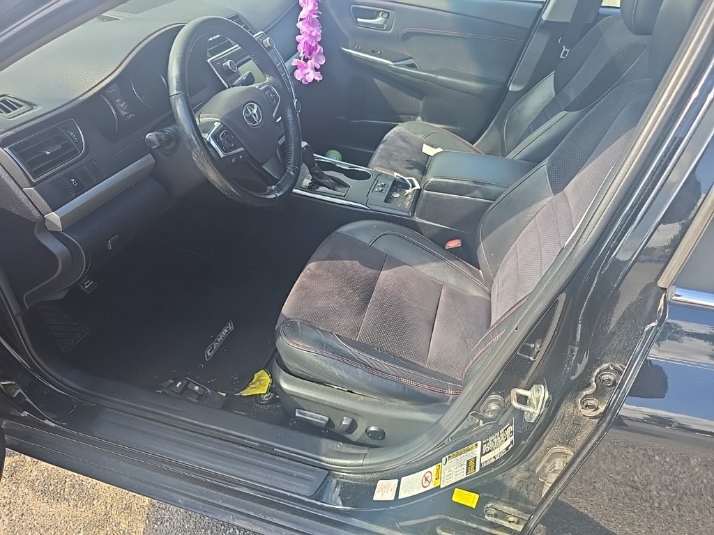 2016 Toyota Camry XSE photo 10