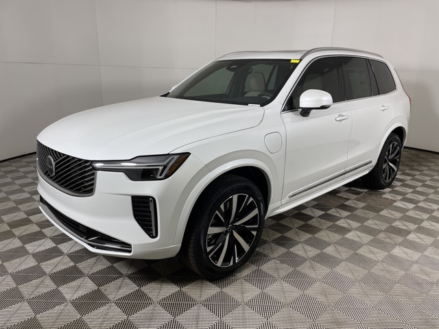 2025 Volvo XC90 T8 Core photo 4
