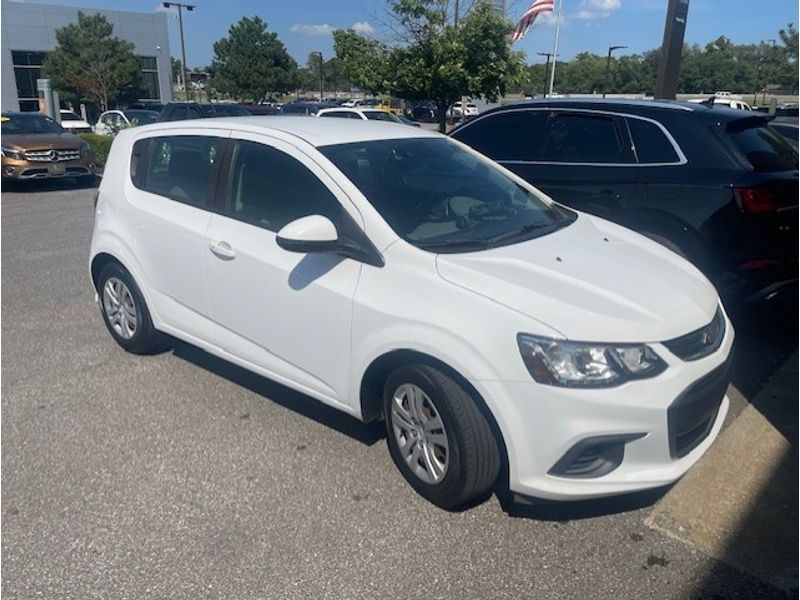 2020 Chevrolet Sonic LT photo 2