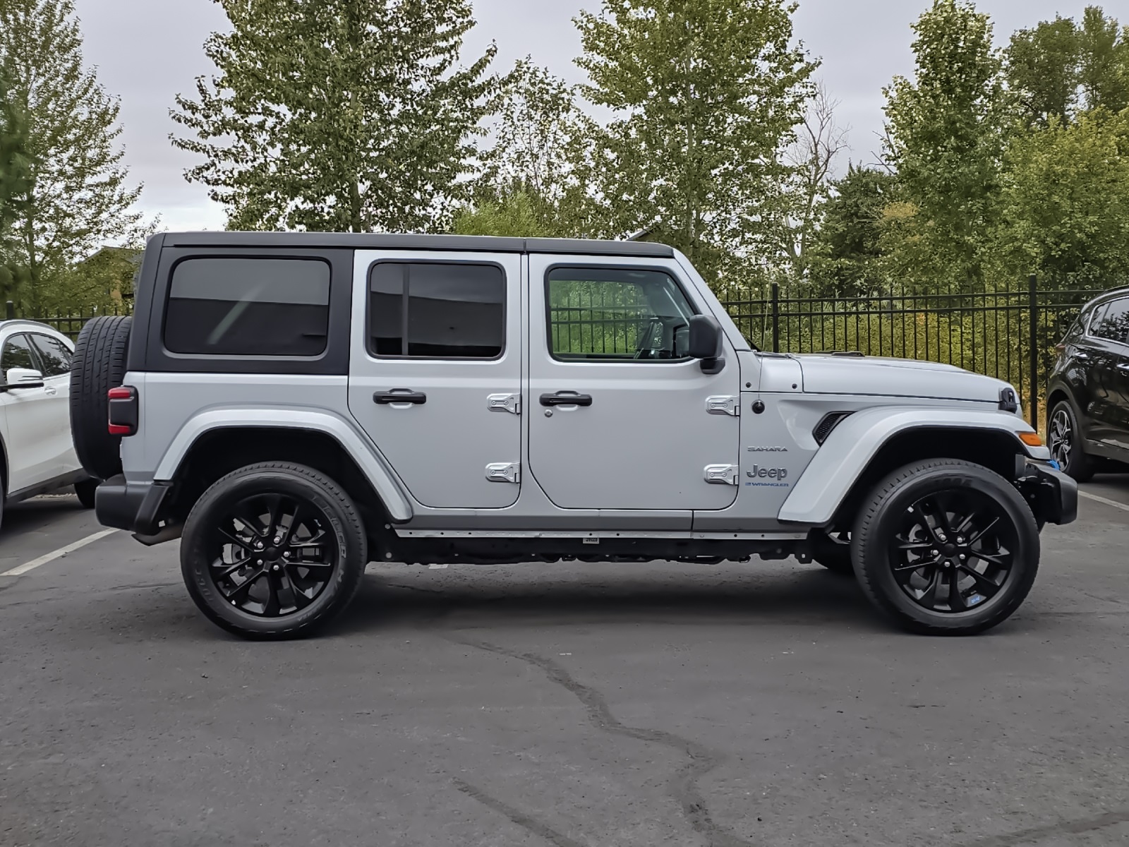 2023 Jeep Wrangler Sahara 4xe photo 2