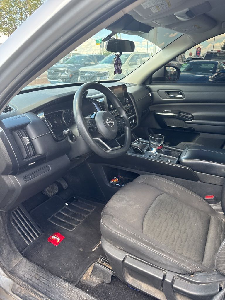 2022 Nissan Pathfinder S photo 4