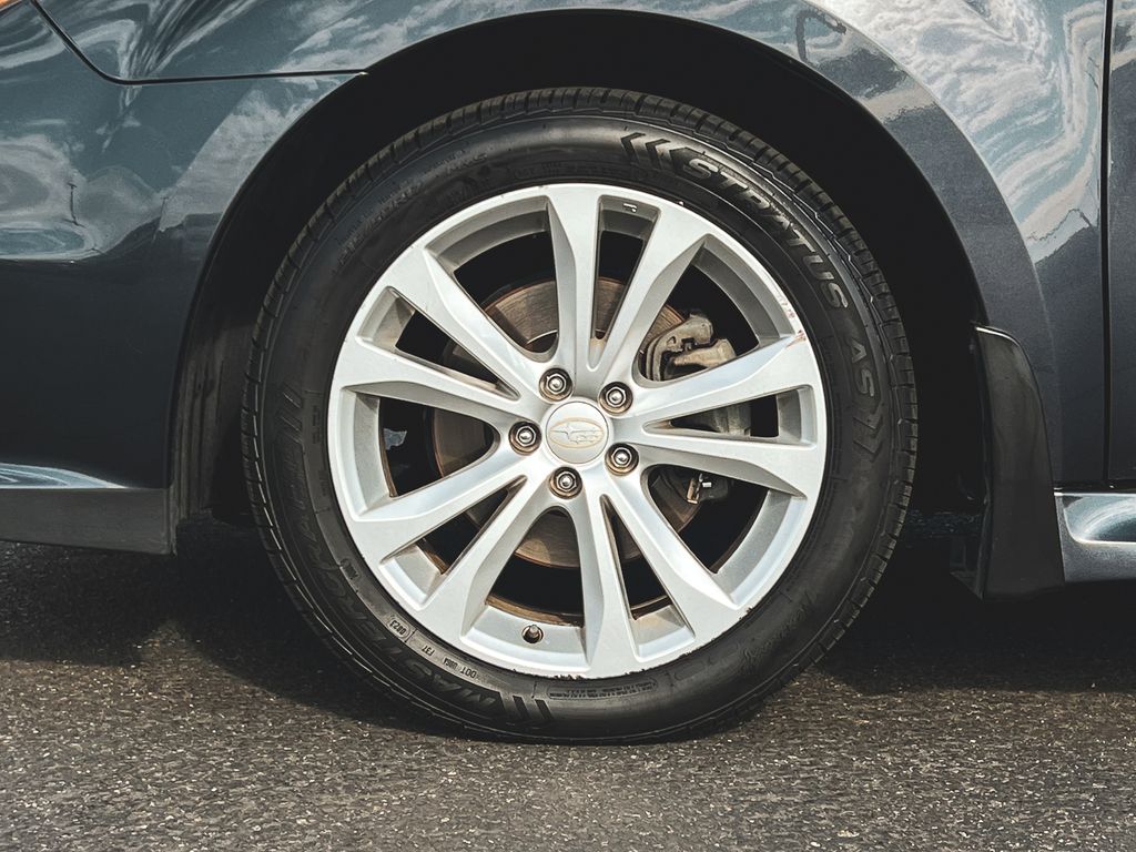 2013 Subaru Legacy 2.5i Premium photo 10
