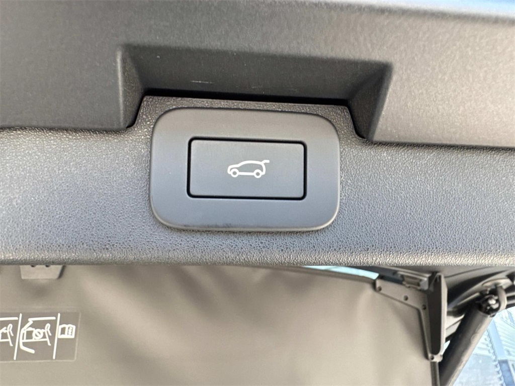 2025 Land Rover Discovery SE photo 8