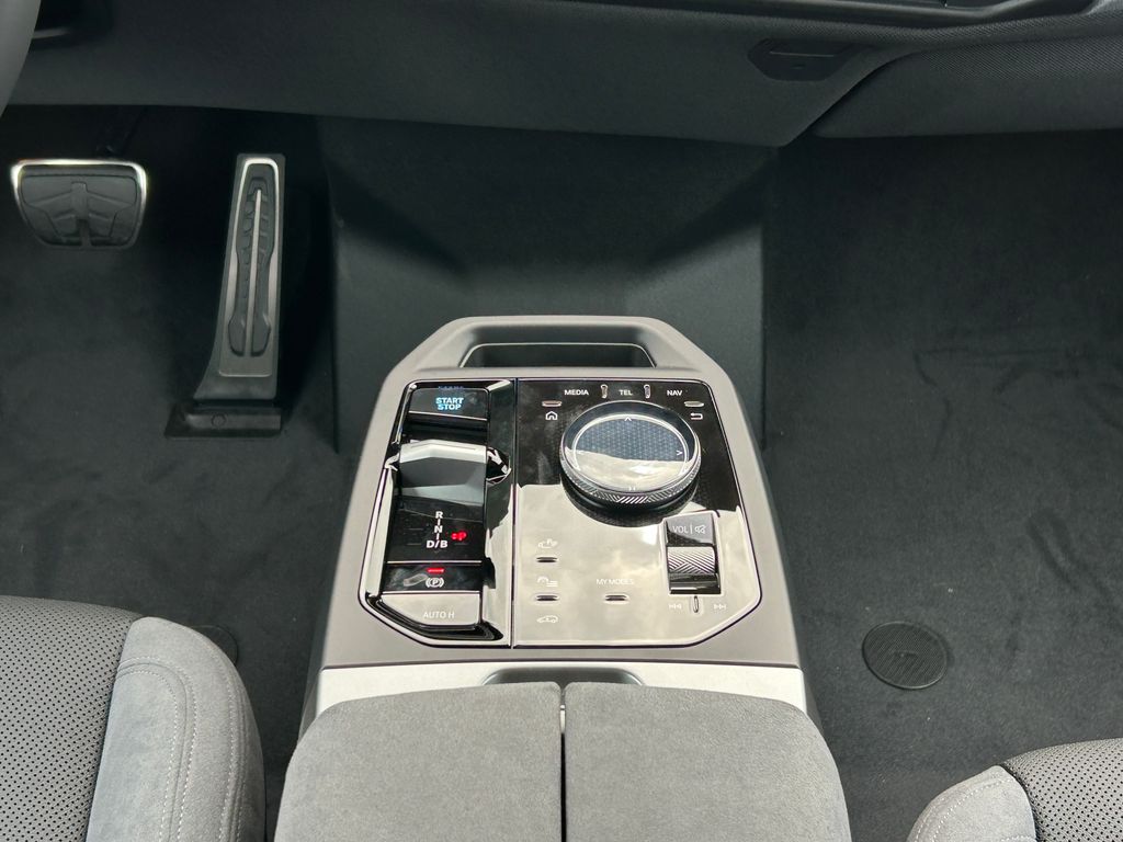 2026 Bmw iX iX M70 photo 27