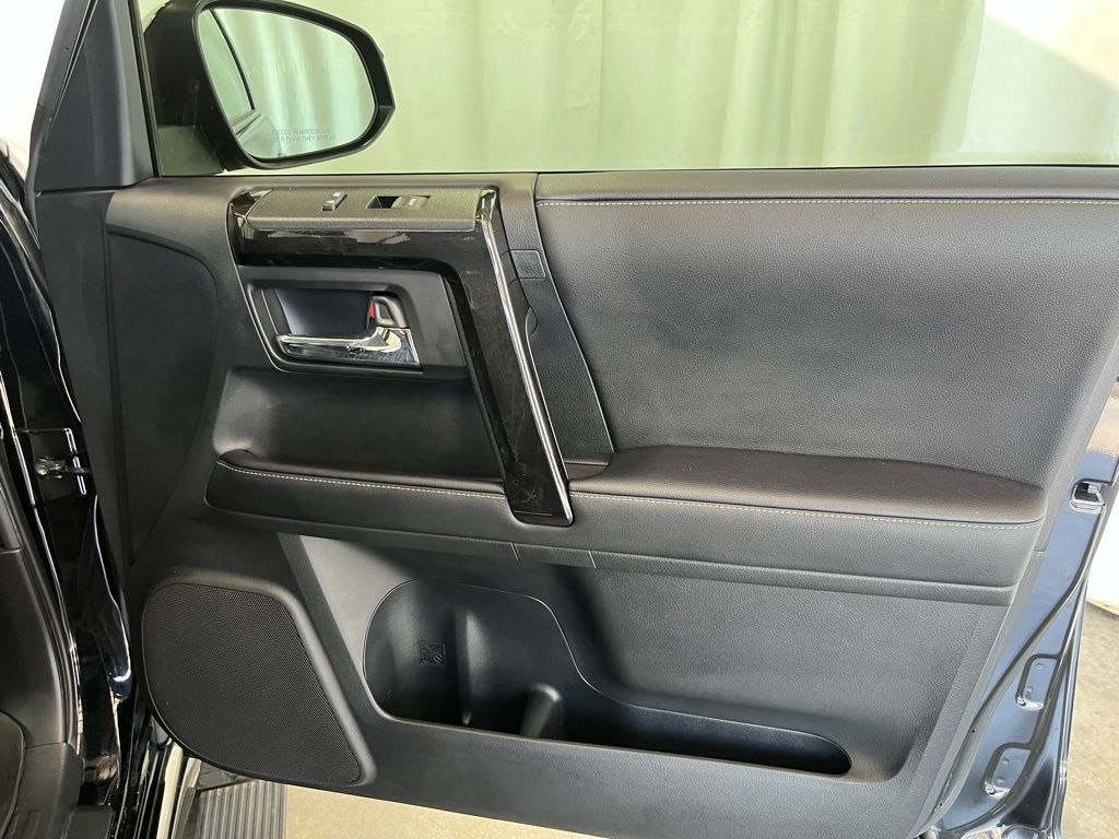 2020 Toyota 4Runner SR5 Premium photo 9