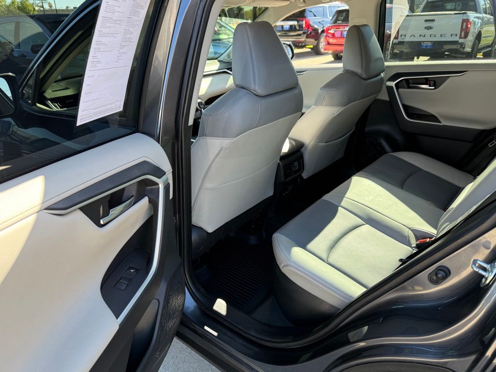 2022 Toyota RAV4 Hybrid Limited photo 4