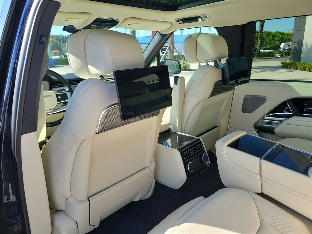 2025 Land Rover Range Rover Autobiography photo 16