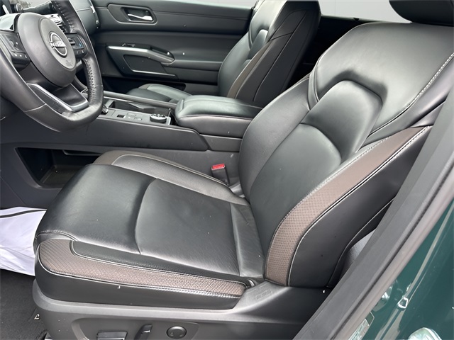 2023 Nissan Pathfinder SL photo 9