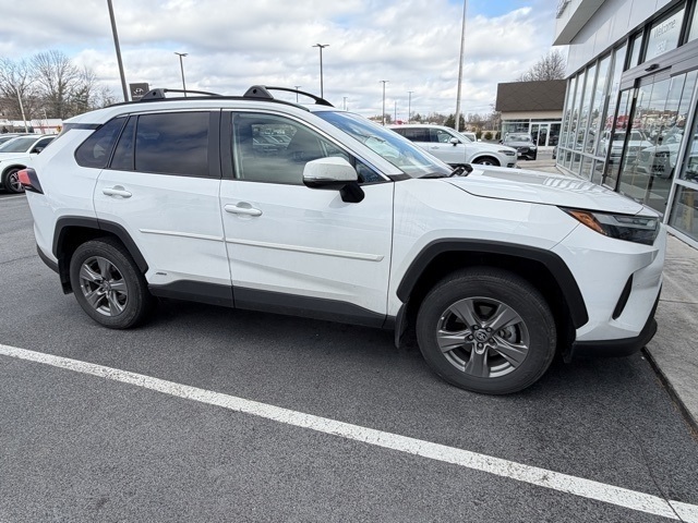 2024 Toyota RAV4 XLE's photo