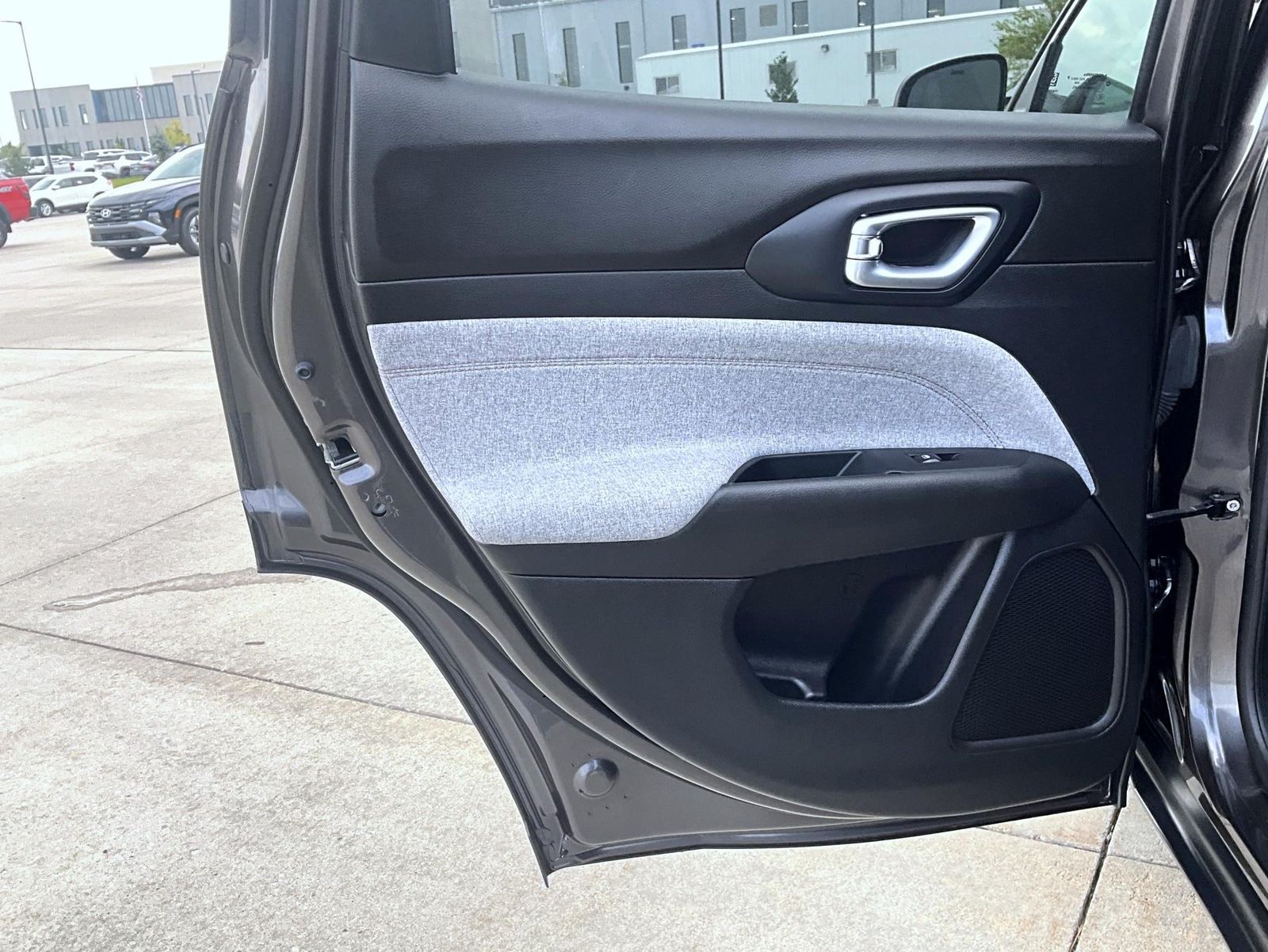 2023 Jeep Compass Latitude Lux photo 18