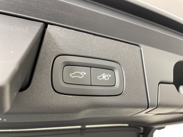2026 Volvo XC60 Plus photo 40