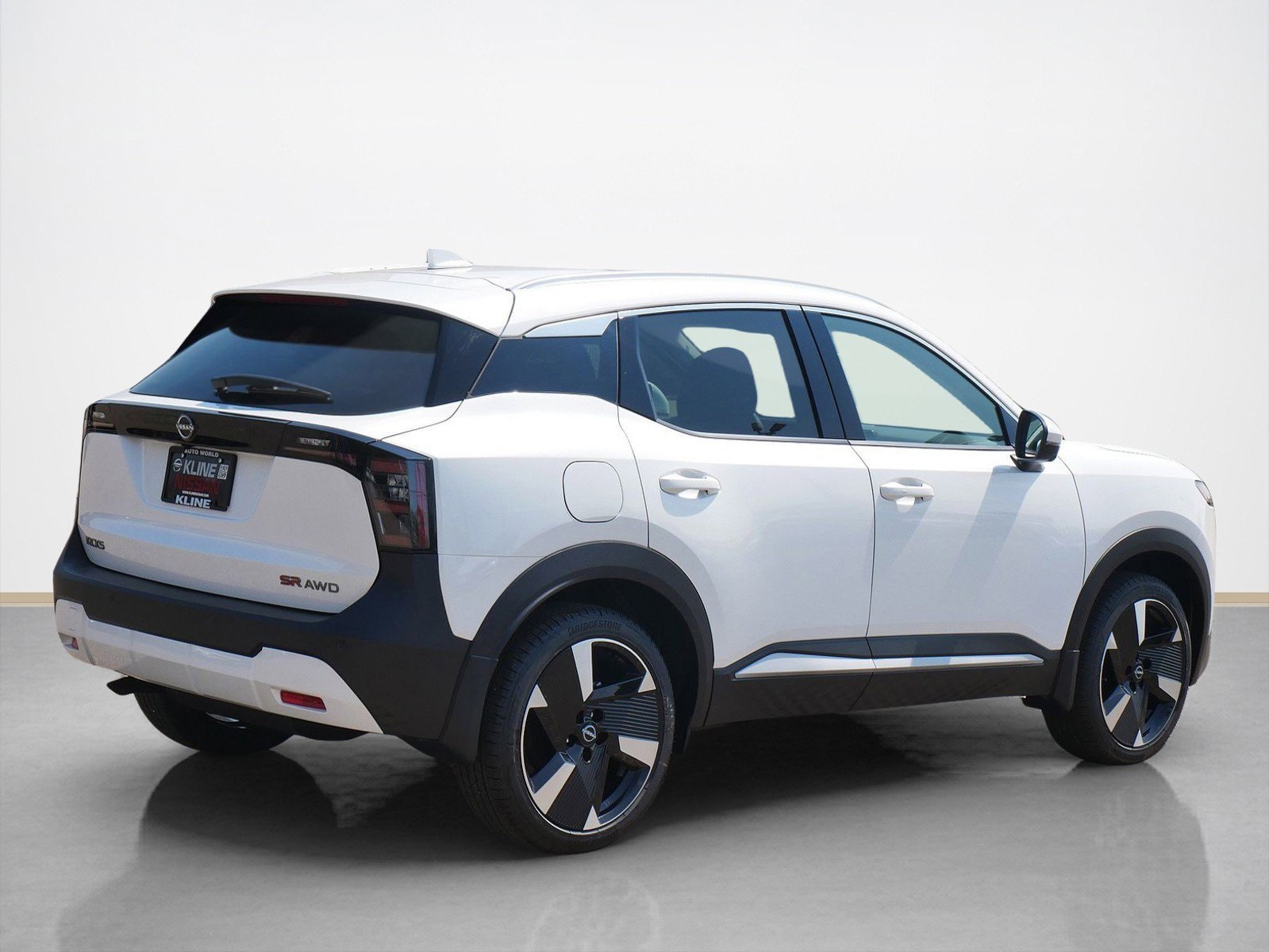 2025 Nissan Kicks SR photo 2