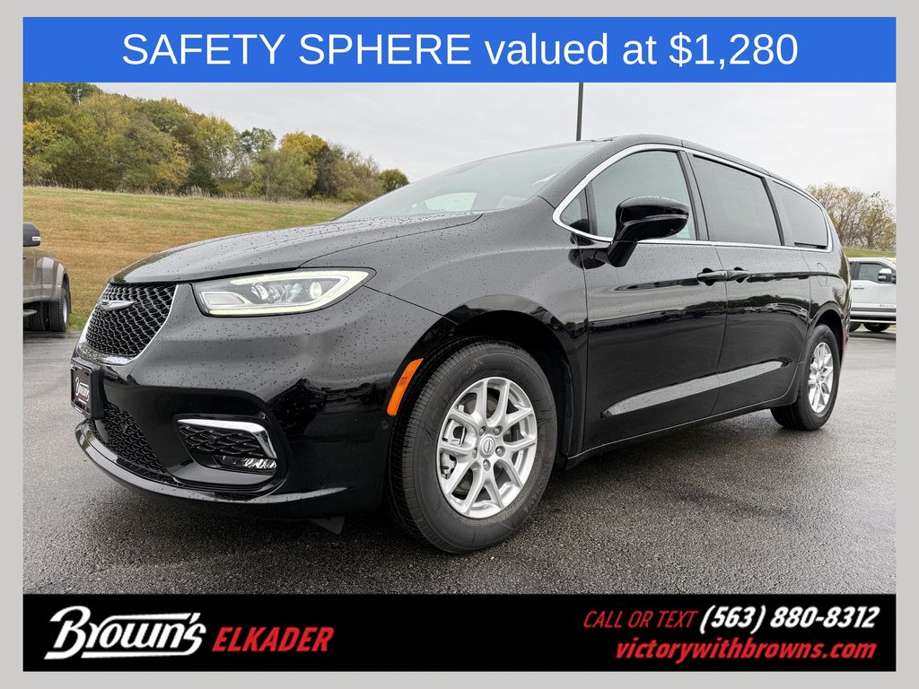 2026 Chrysler Pacifica Select's photo