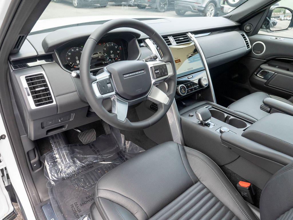 2025 Land Rover Discovery S photo 10