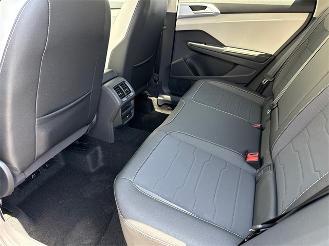 2025 Volkswagen Taos SE photo 27