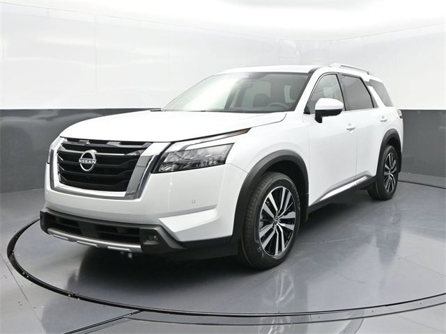 2025 Nissan Pathfinder Platinum's photo