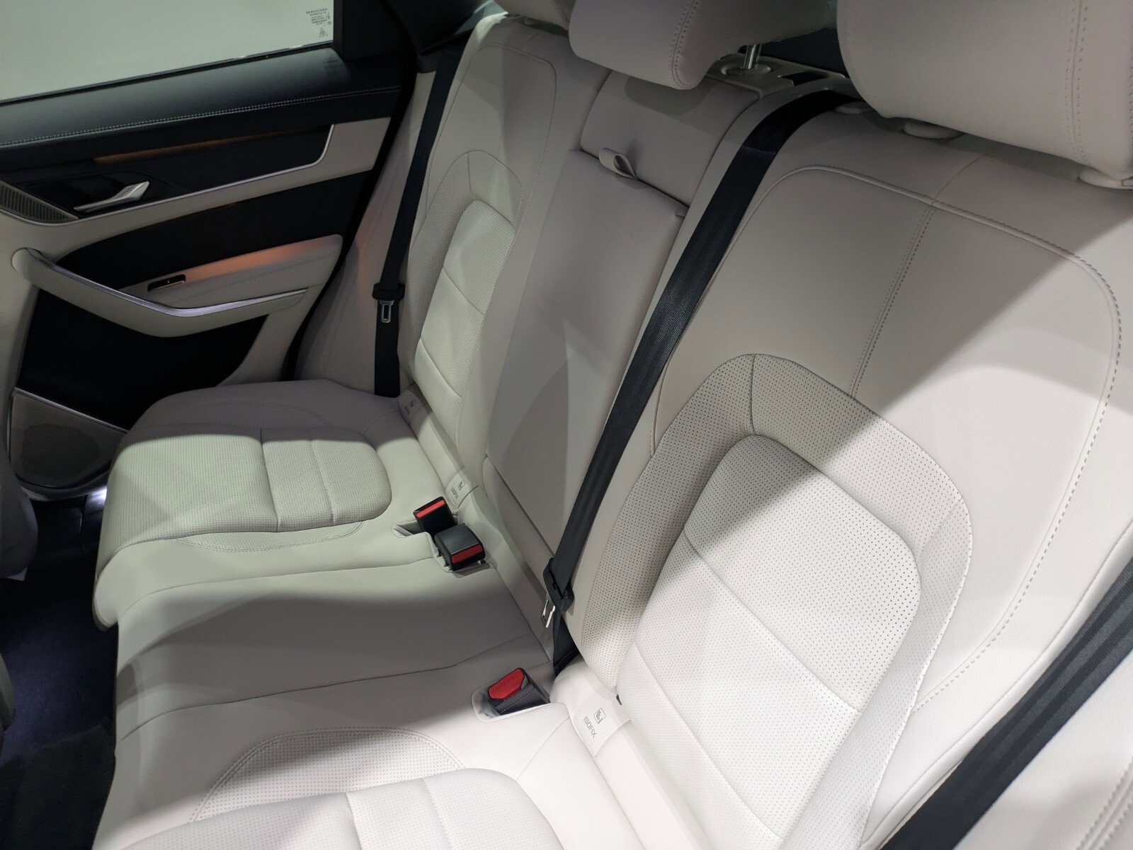 2026 Jaguar F-PACE R-Dynamic S P250 photo 11