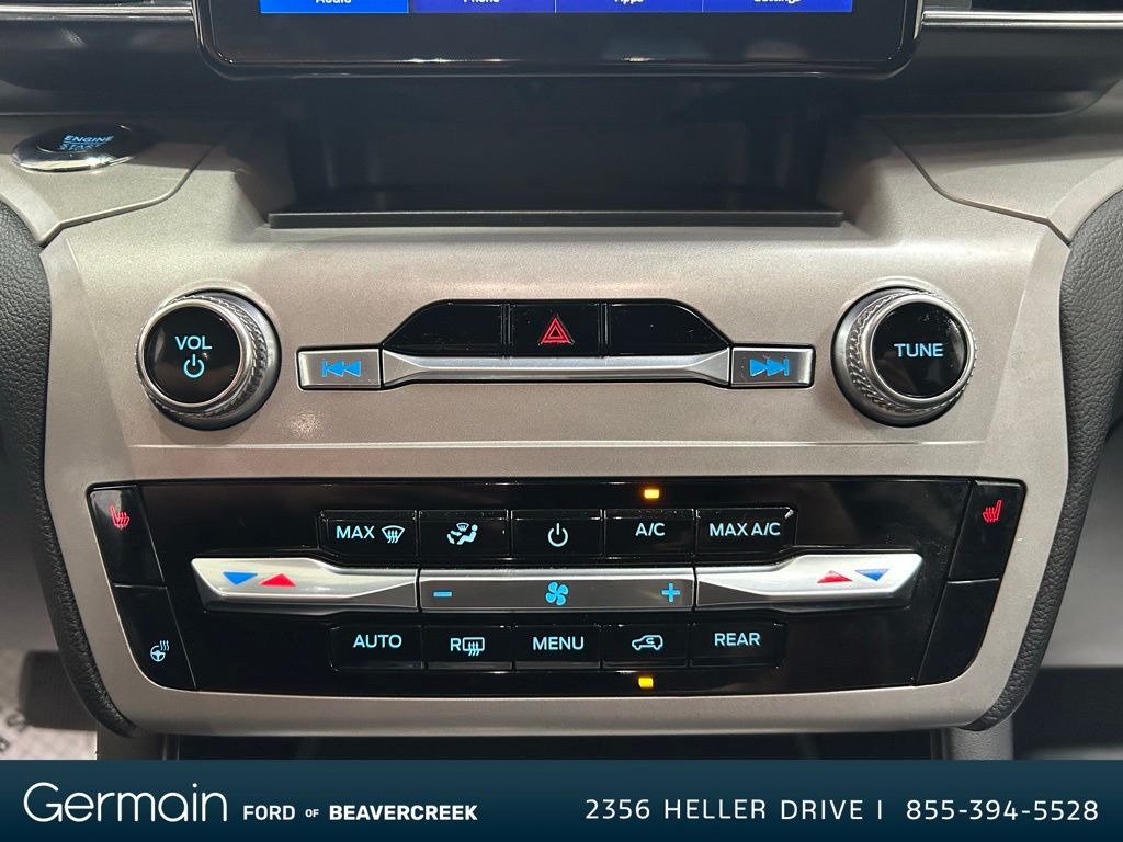 2023 Ford Explorer XLT photo 16