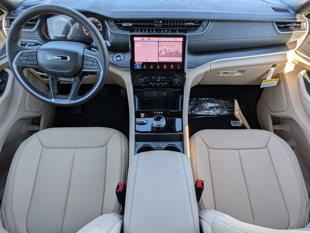 2025 Jeep Grand Cherokee Limited photo 4