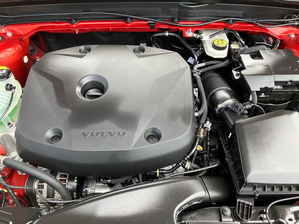 2021 Volvo XC40 R-Design photo 15
