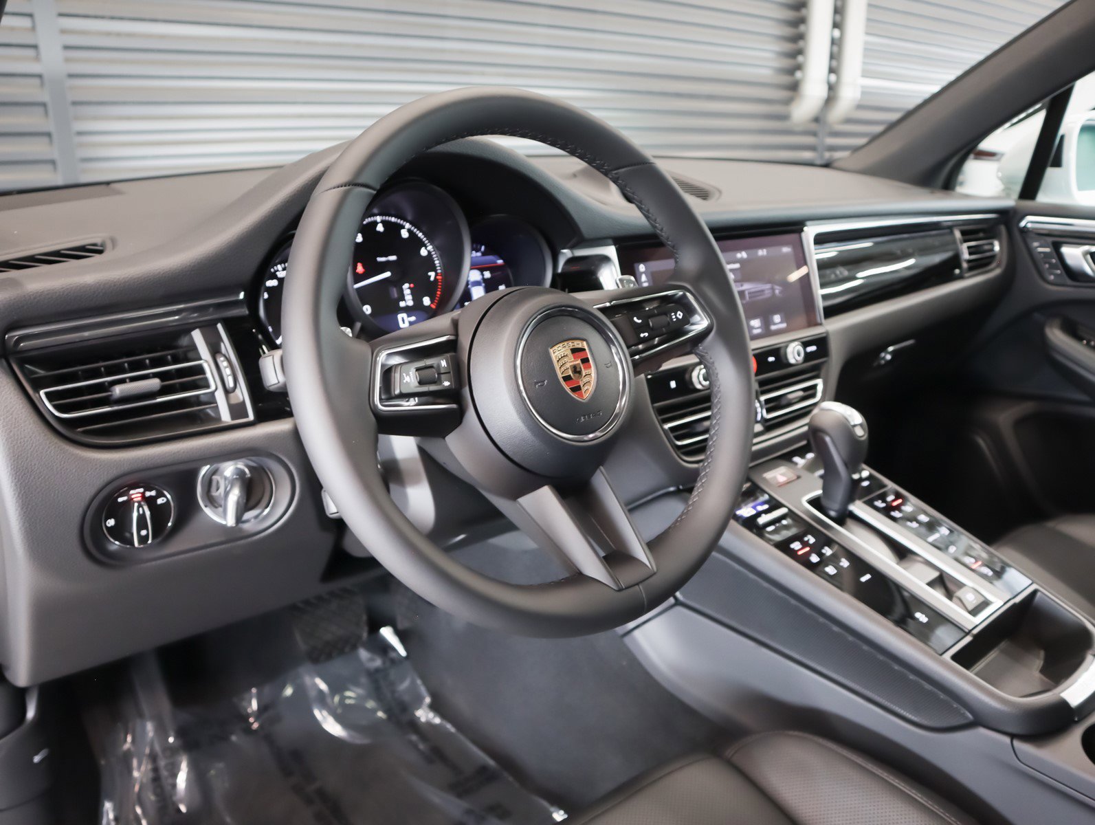2026 Porsche Macan T photo 4