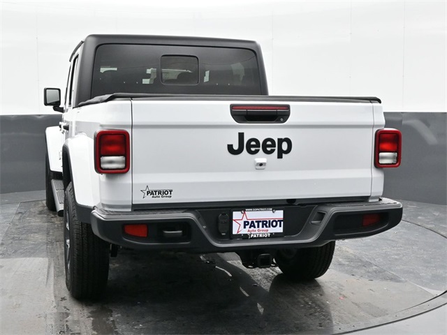 2024 Jeep Gladiator Sport photo 2