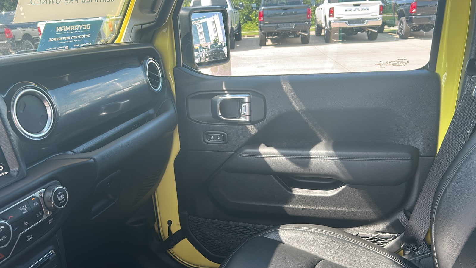 2023 Jeep Wrangler Sahara Altitude photo 13