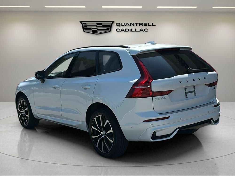 2025 Volvo XC60 B5 Plus photo 4