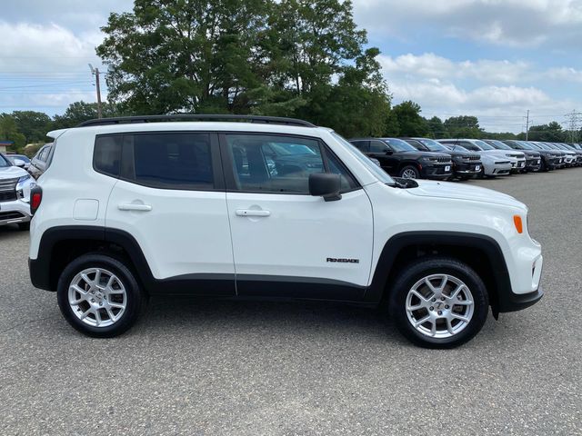 2022 Jeep Renegade Latitude photo 2