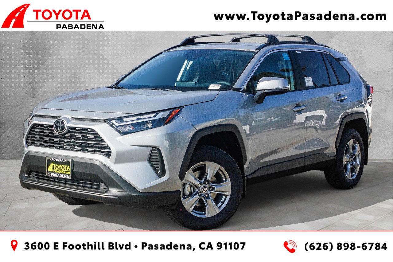2025 Toyota RAV4 XLE's photo