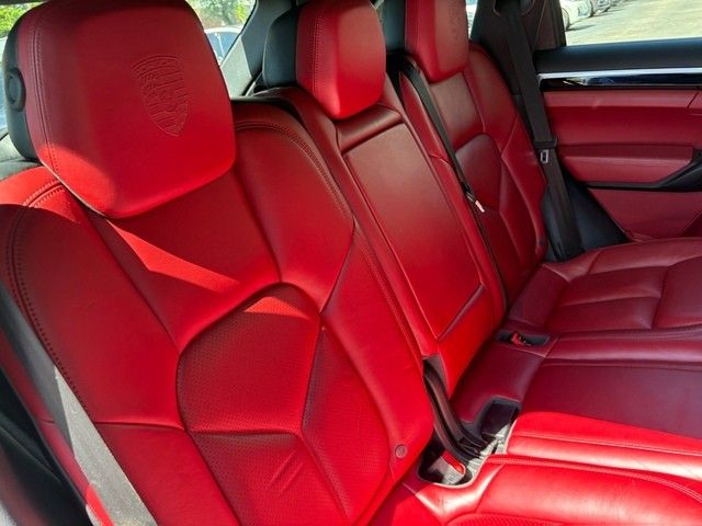 2017 Porsche Cayenne Platinum Edition photo 32