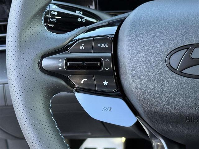 2025 Hyundai Elantra Base photo 19
