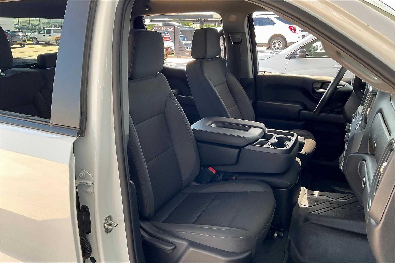 2024 Chevrolet Silverado 1500 Custom photo 8