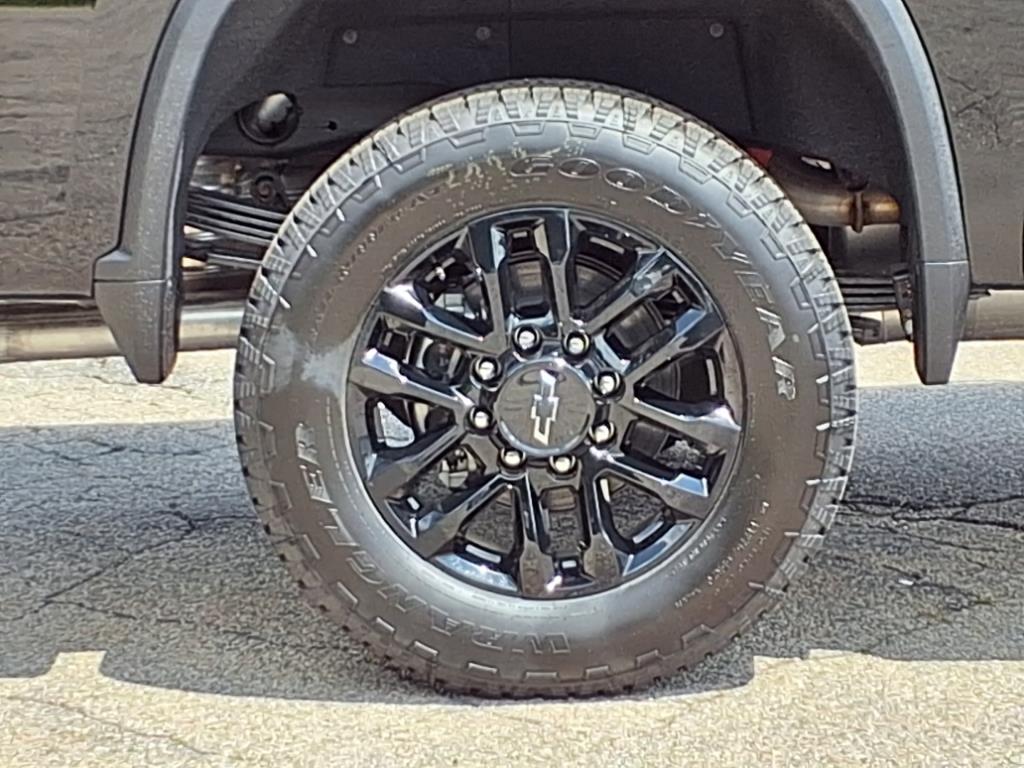 2025 Chevrolet Silverado 2500HD LTZ photo 2