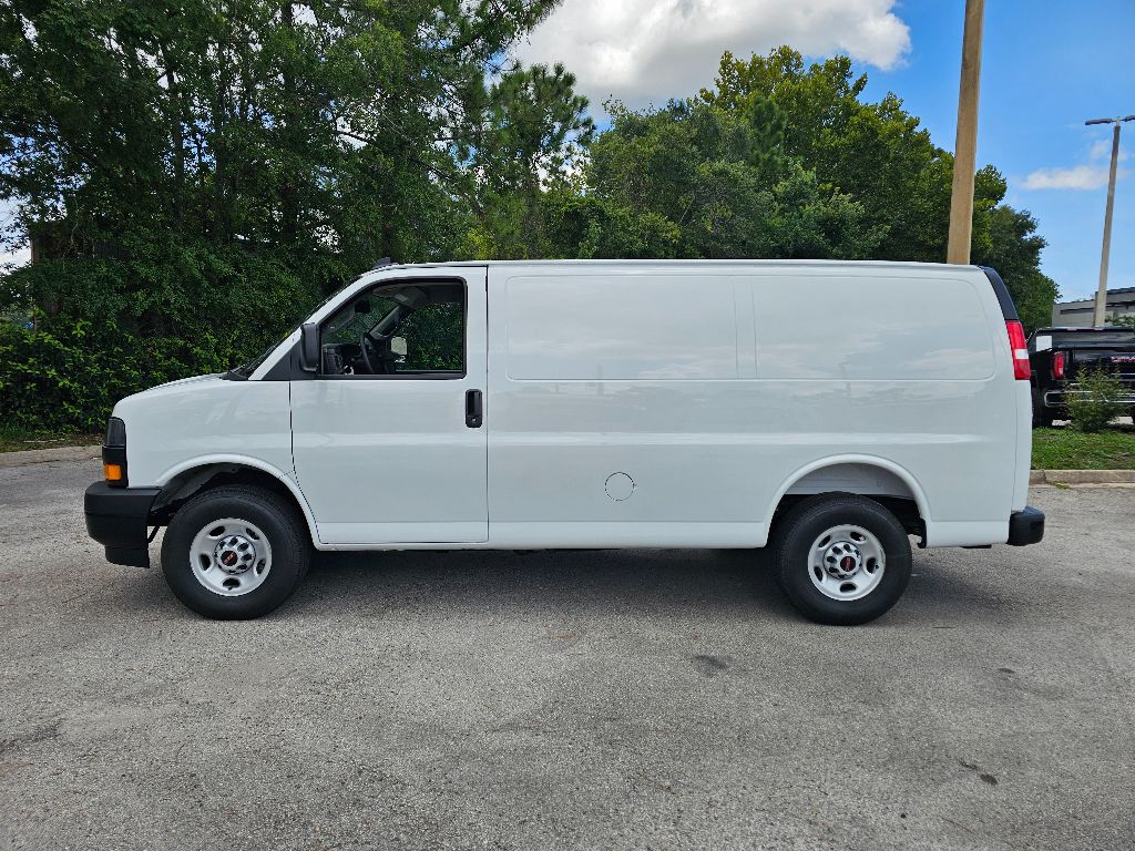 2025 Gmc Savana Cargo 2500 photo 2