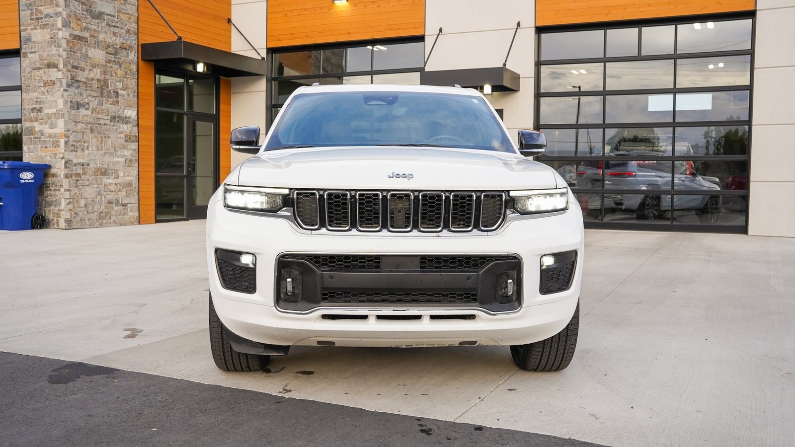 2022 Jeep Grand Cherokee Overland photo 3