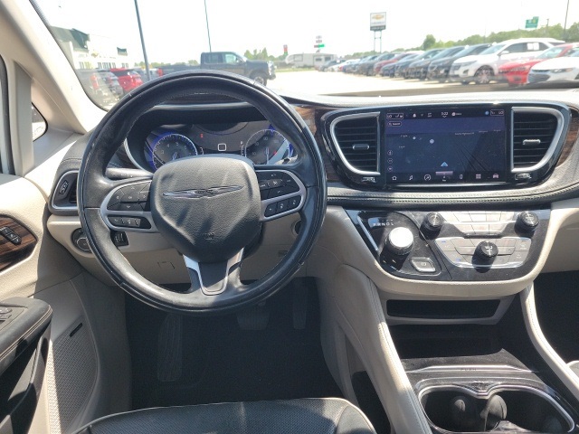 2022 Chrysler Pacifica Limited photo 3