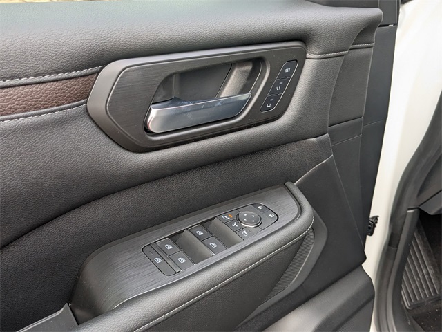 2025 Nissan Armada SL photo 11