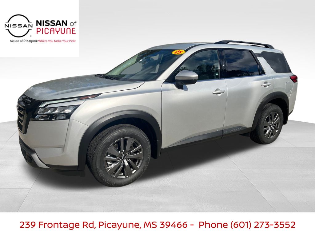 2025 Nissan Pathfinder SV's photo