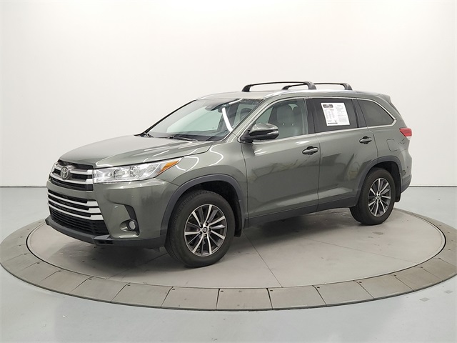 2019 Toyota Highlander SE photo 2
