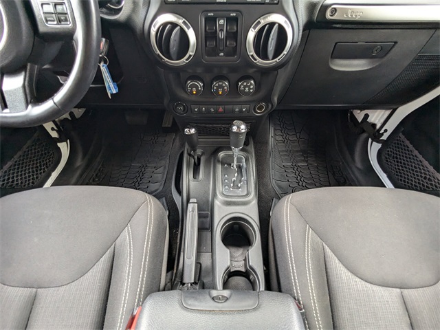 2017 Jeep Wrangler Unlimited Rubicon photo 19