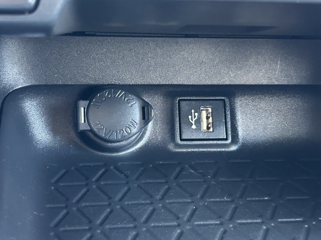2023 Toyota RAV4 XLE photo 25