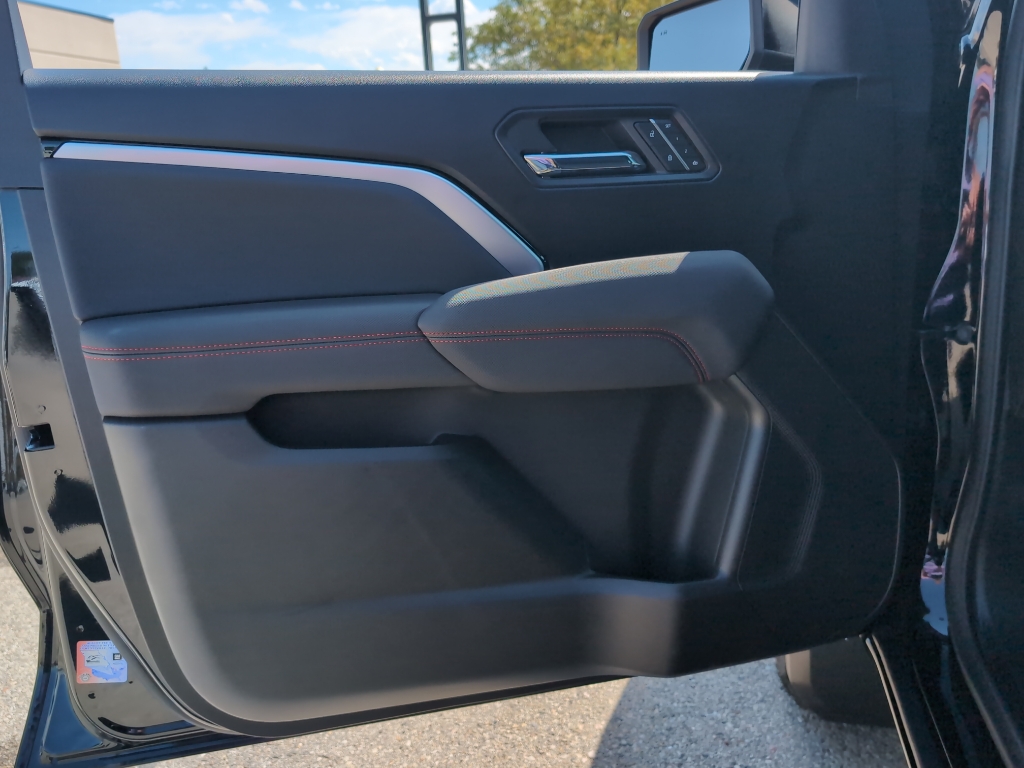 2025 Chevrolet Colorado Z71 photo 24