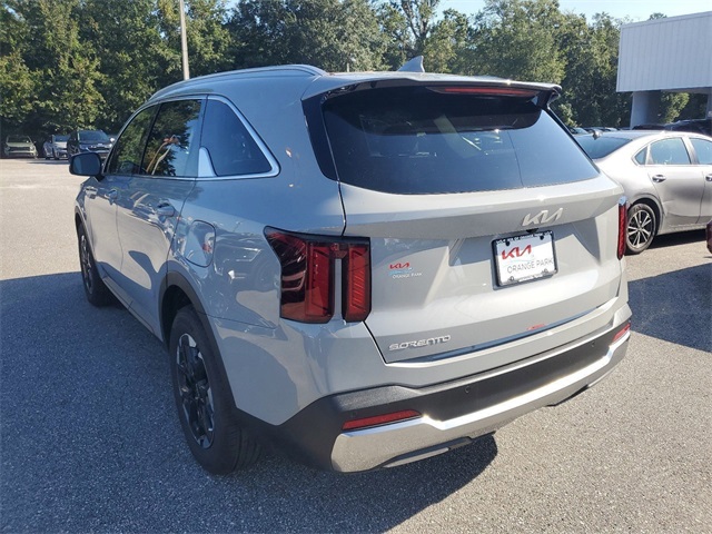 2025 Kia Sorento S photo 4