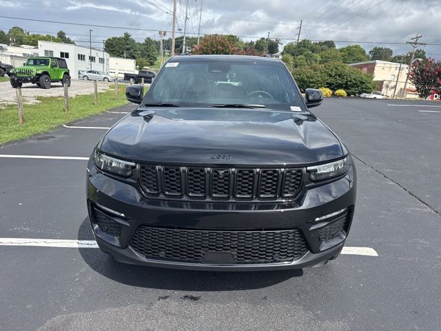 2025 Jeep Grand Cherokee Limited photo 2