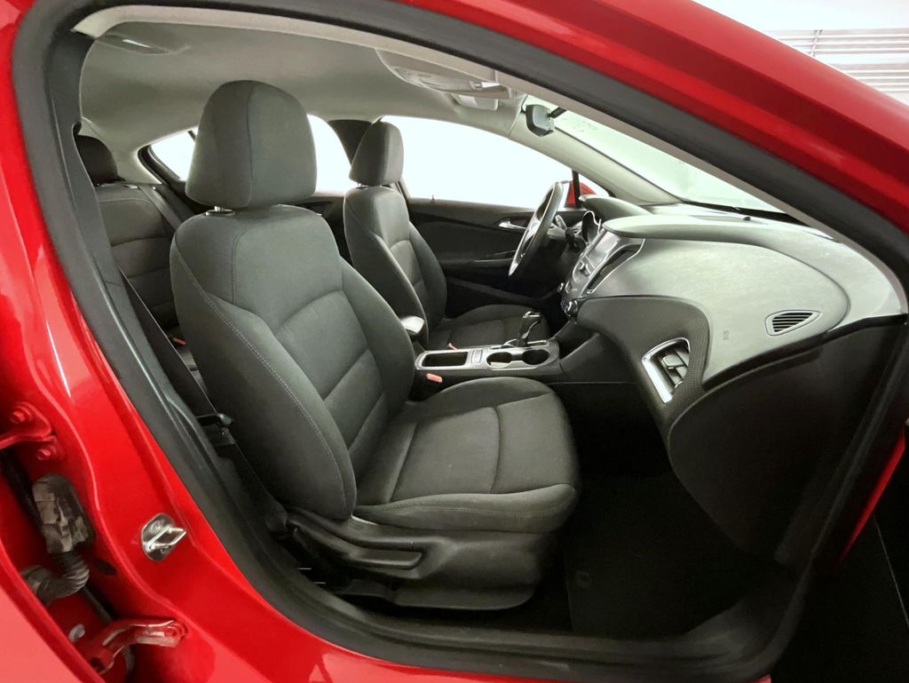2016 Chevrolet Cruze LT photo 14