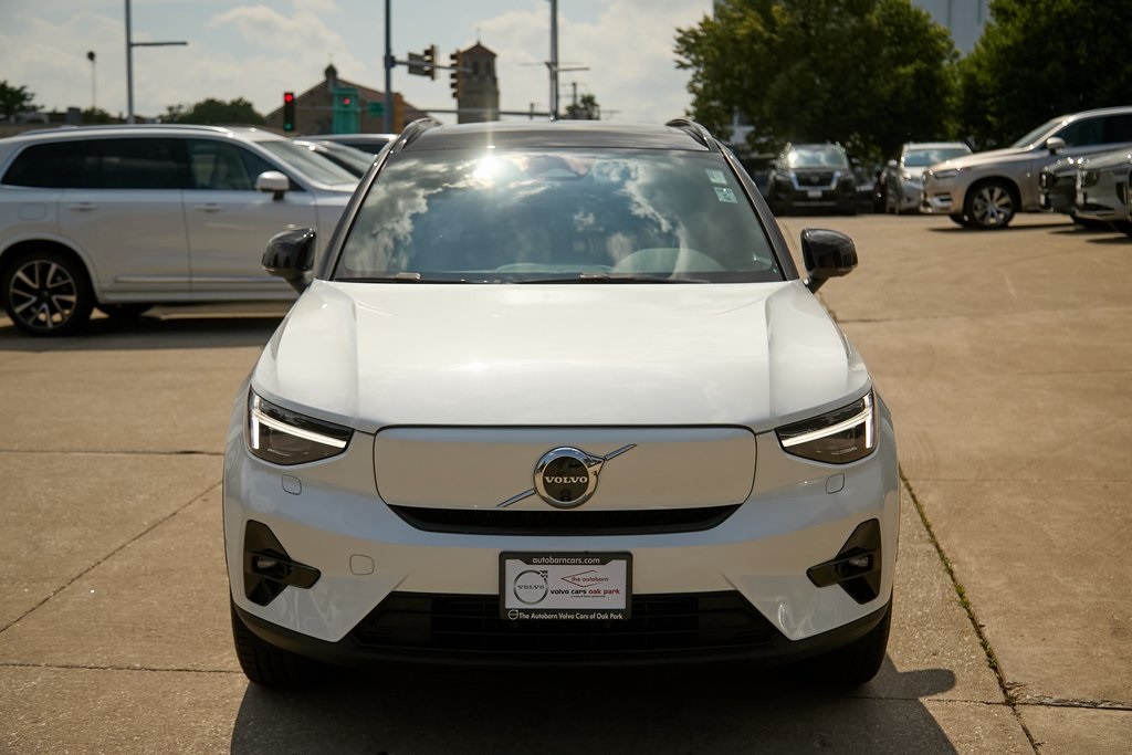 2023 VOLVO XC40 - Image 4