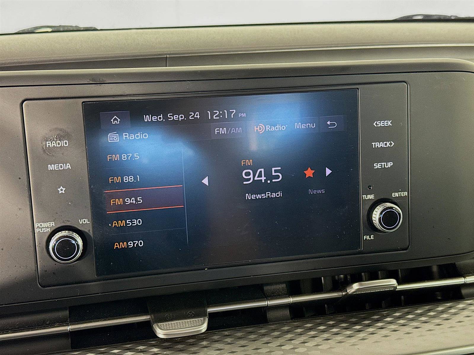 2024 Kia Carnival LX photo 14