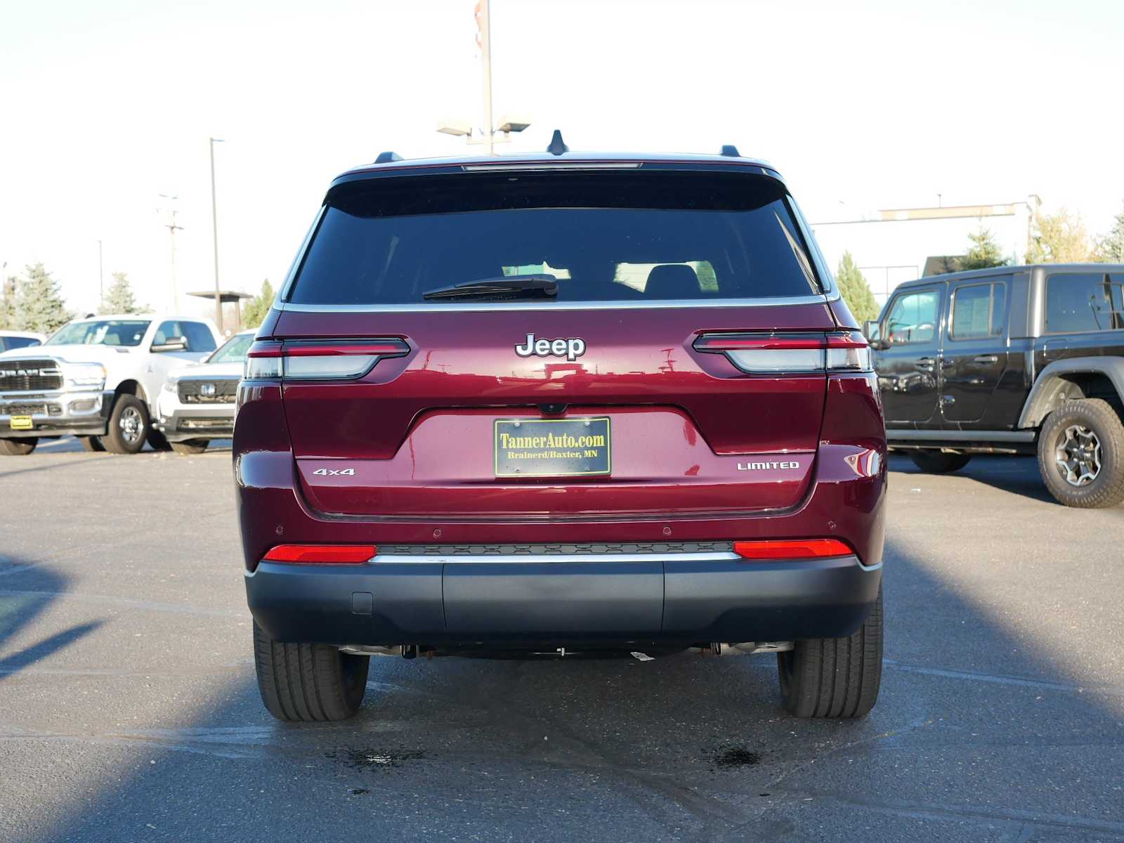 2025 Jeep Grand Cherokee Limited photo 3